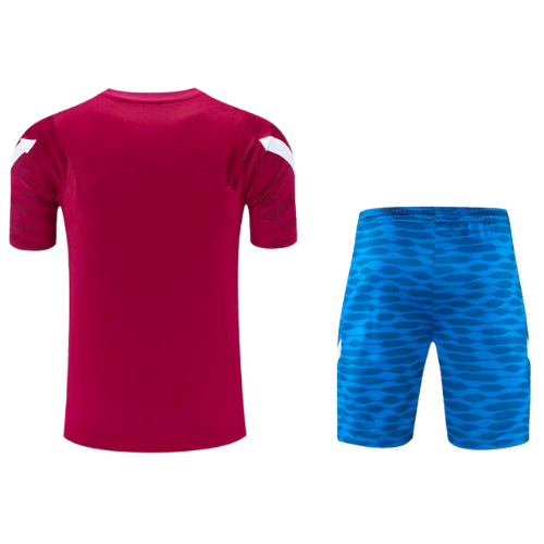 ROTES TRIKOT + BLAUES SHORTS-KIT FÜR DAS BARCELONA-TRAINING 2021/22