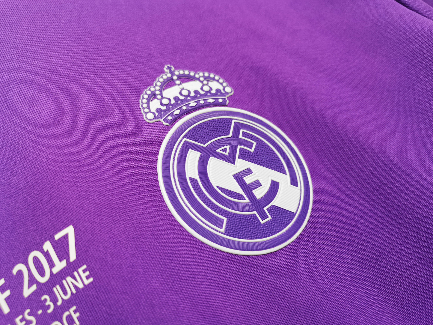 Maillot rétro à manches longues du Real Madrid 2016/17