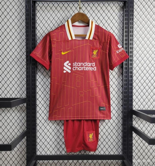 Liverpool Home 2024/2025 Kinder-T-Shirts und Shorts