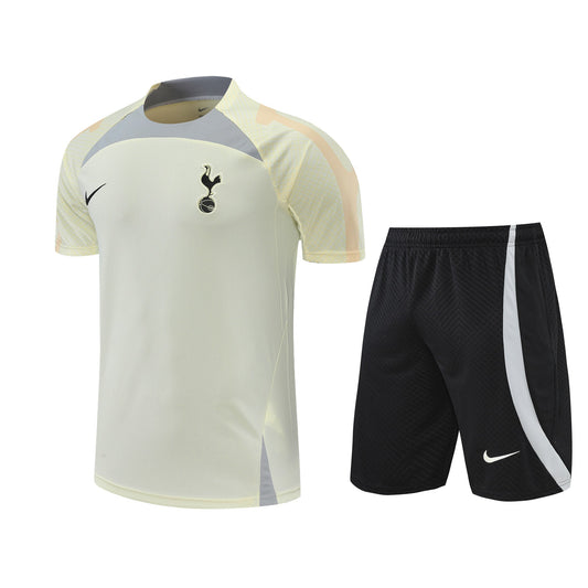 Tottenham-Trainingsausrüstung 2023/24